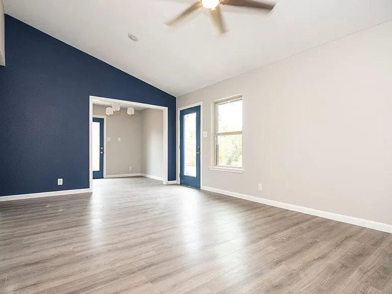 2526 Glen Springs Way — Photo 18