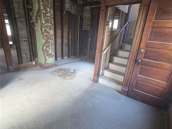 5th image of 868 Front St SW