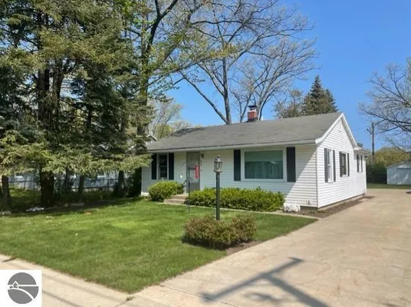 905 Carver St, Traverse City, MI 49686