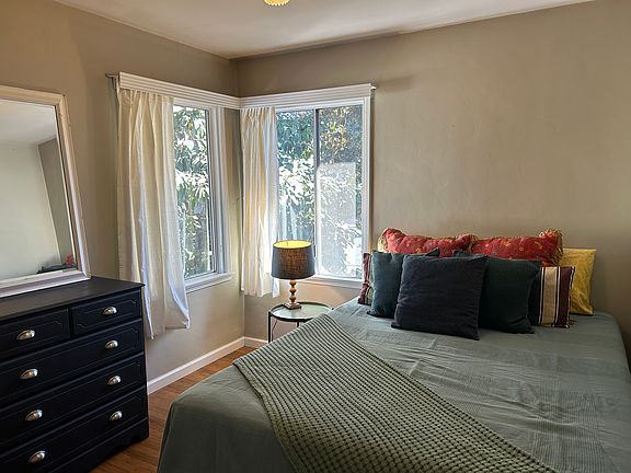 3rd image of 302 W Burnett St