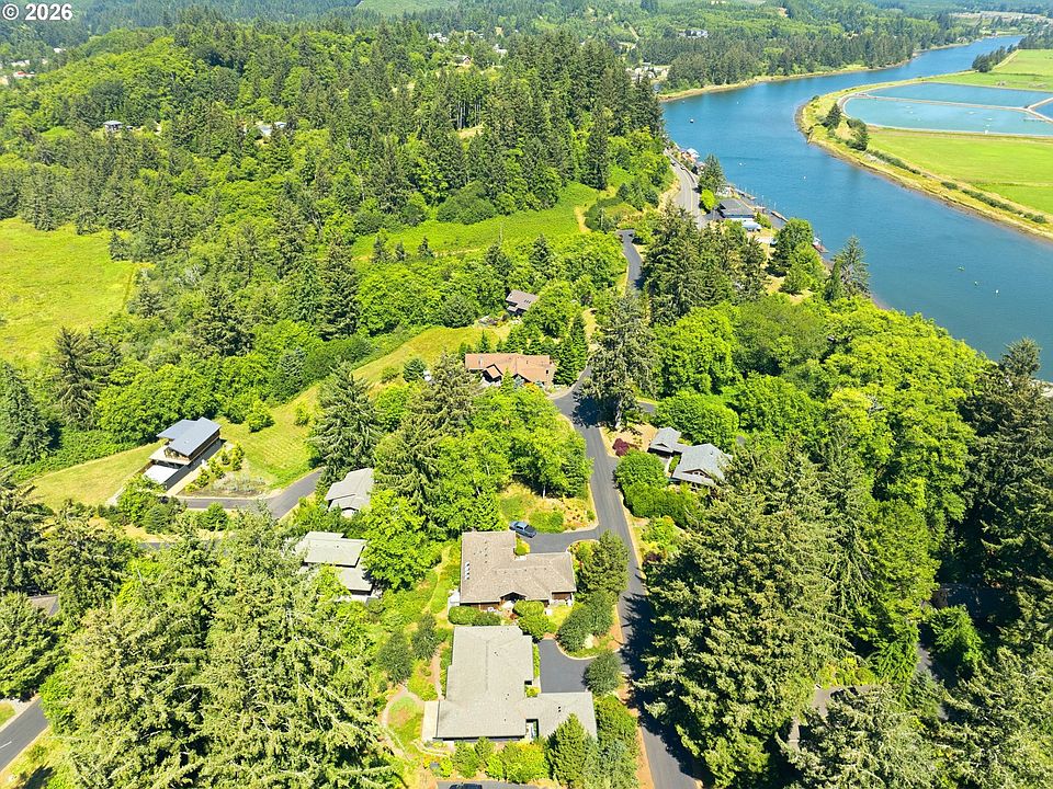 1st image of Nehalem Point Dr