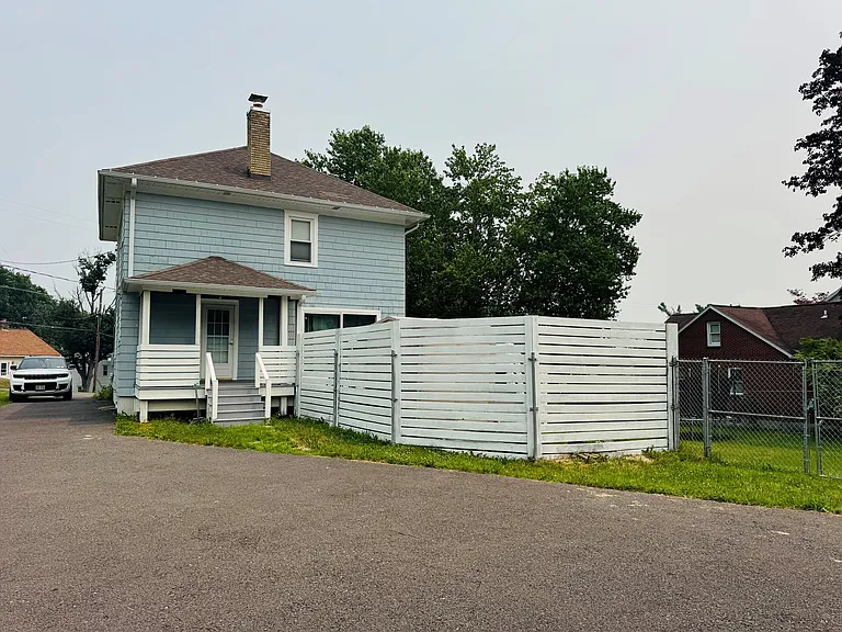 151-153 Iris Dr — Photo 21