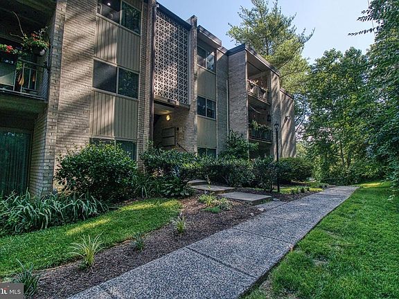 3rd image of 5200 Crossfield Ct APT 16