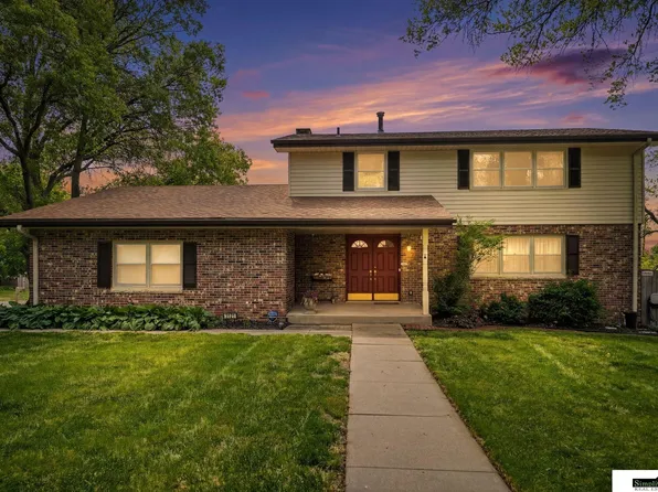 3121 Loveland Dr, Lincoln, NE 68502