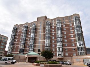 24 Courthouse Sq APT 604, Rockville, MD 20850