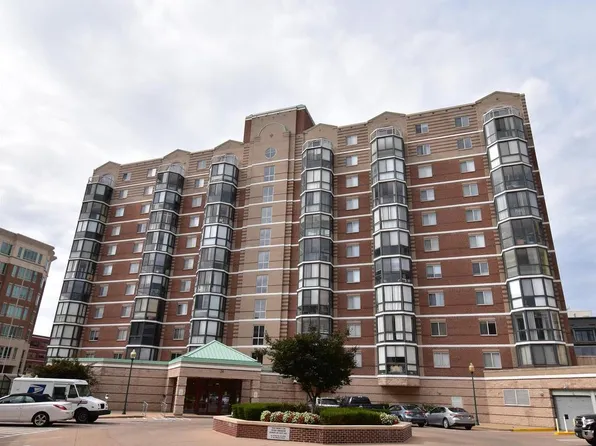 24 Courthouse Sq APT 711, Rockville, MD 20850