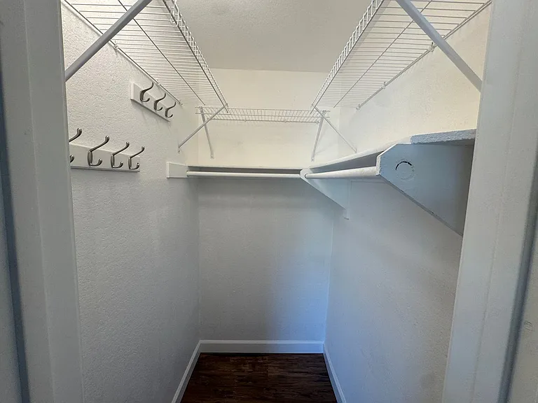 1355 Loma Ave #205 — Photo 22