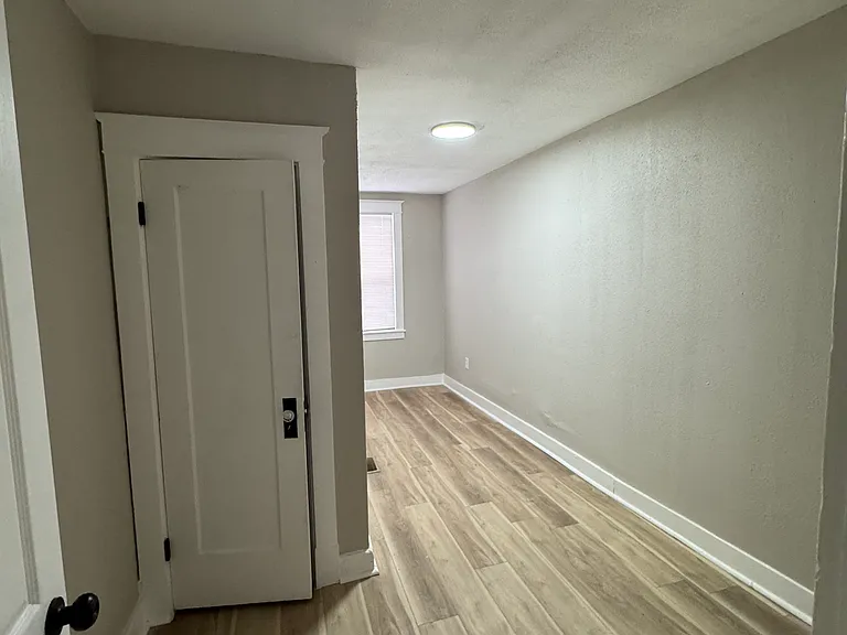 4015 Oakwood Ave — Photo 7