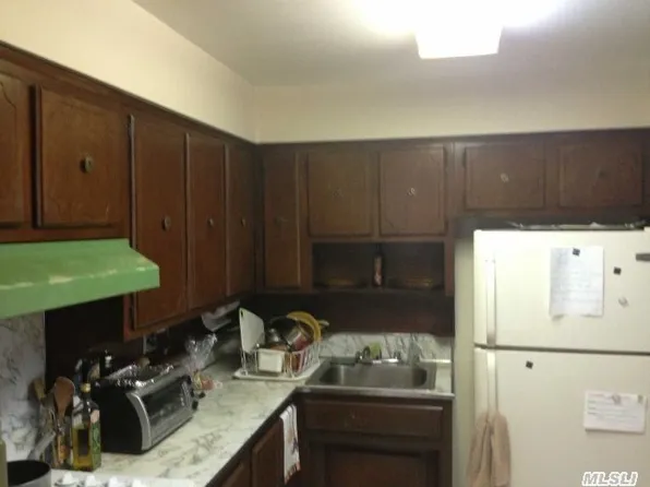 2256 Steinway St, Astoria, NY 11105