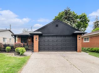 17575 Sunnybrook Ave, Lathrup Village, MI 48076