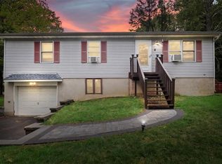 8 Princeton Dr, Walden, NY