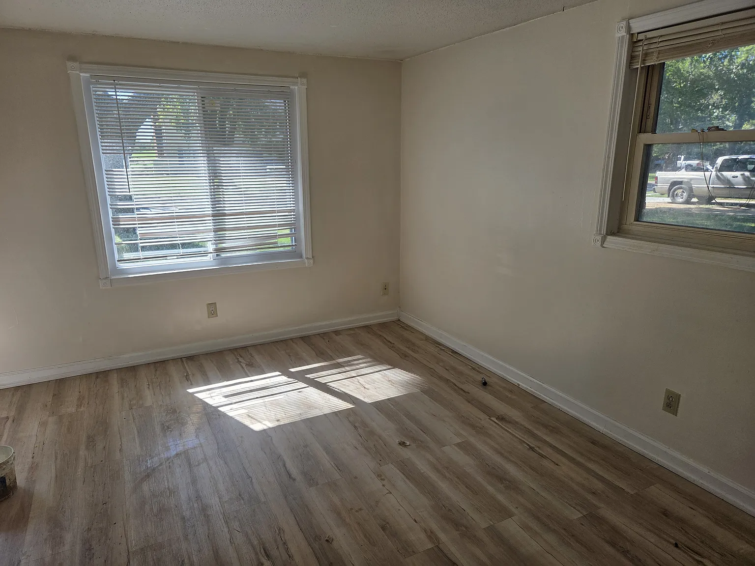 3 bed, 1.5 bath, 1200 sqft, $1,450 — Photo 2