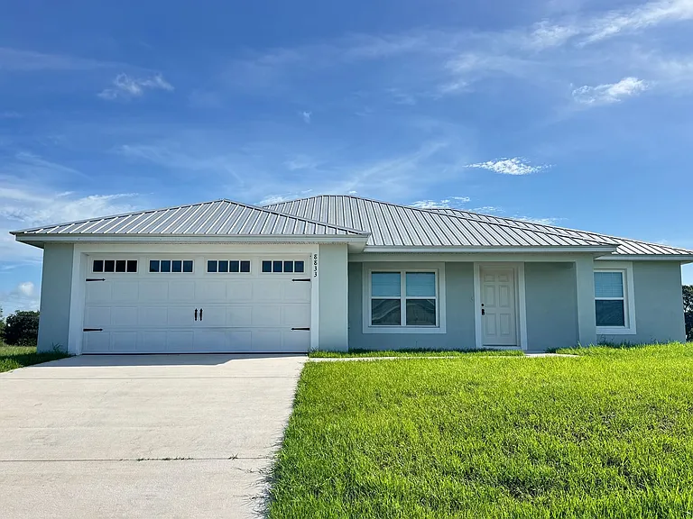 8833 Hampshire Dr — Photo 1