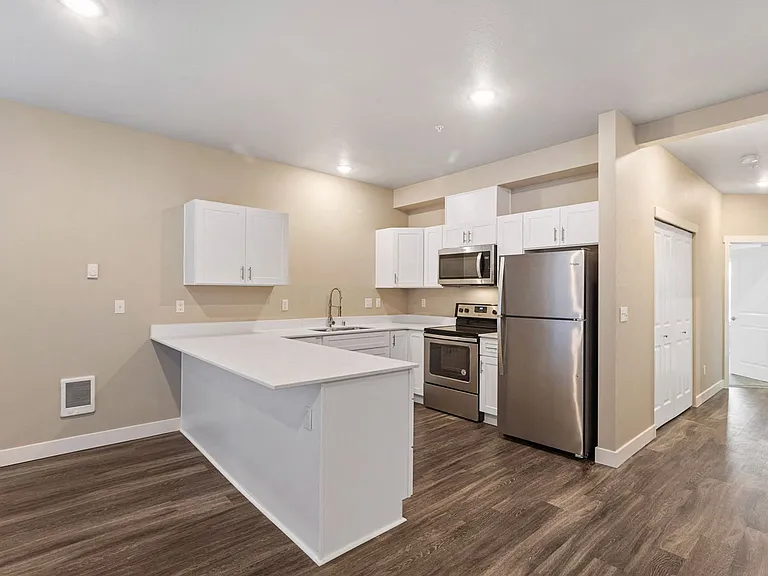 Norpoint Landing Apartments — Photo 24