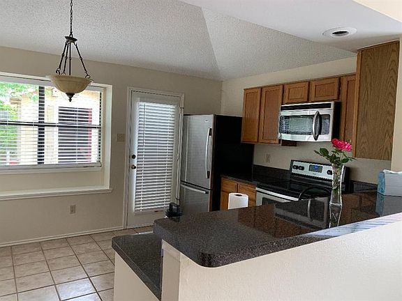 5th image of 2421 Chestnut Way