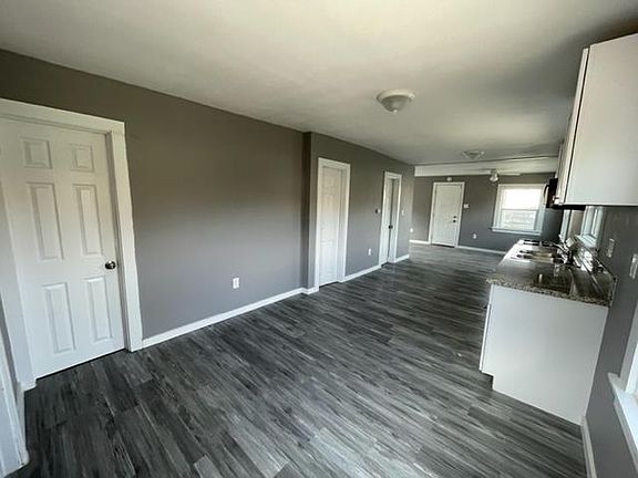 5th image of 1571 W Union St