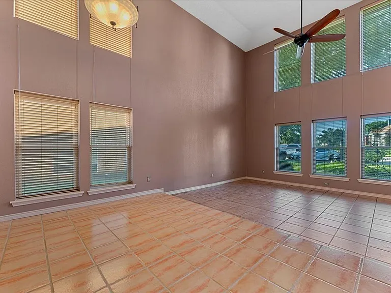 6752 Macintosh Dr — Photo 12