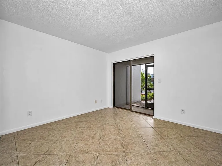 10626 Longwood Dr #102 — Photo 25