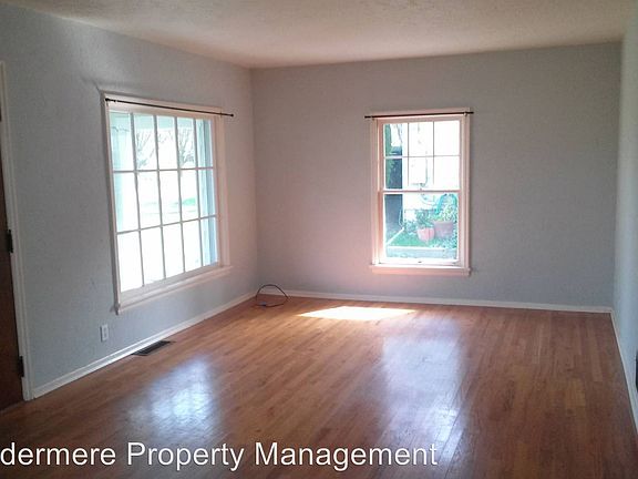 3rd image of 1002 Francis Ave