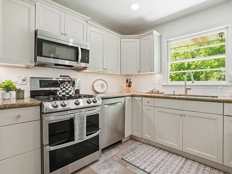1792 Noble Dr NE — Photo 12