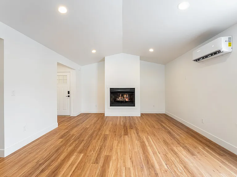 Silver Star Apartments — Photo 47