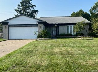 18840 Addison Dr, Southfield, MI 48075