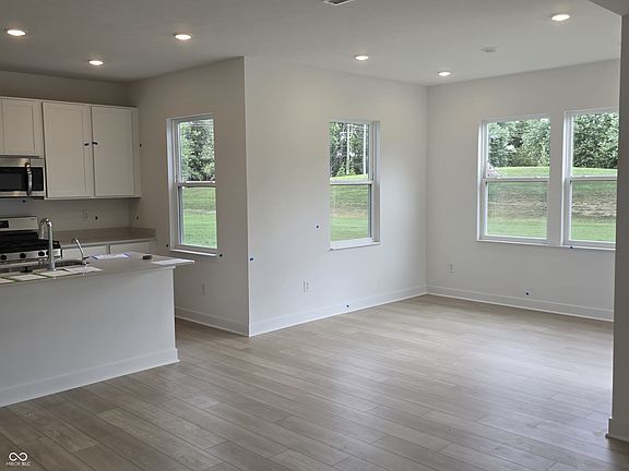 5th image of 1059 Marston Ln