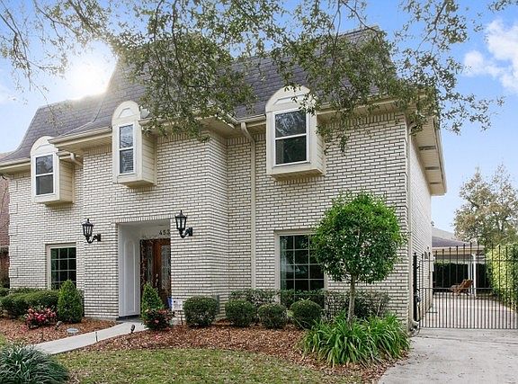 2nd image of 4532 Chateau Dr