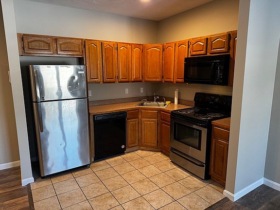 2nd image of 95 Park St #4