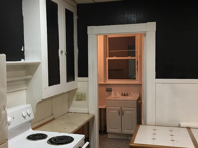 140 Franklin St — Photo 5