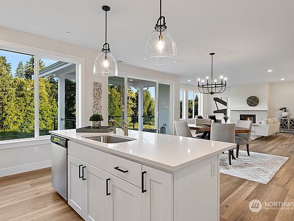 4th image of 2221 79th Avenue SE