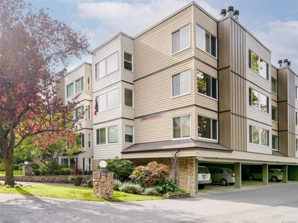 3260 Quadra St #203, Saanich, BC V8X 1G2