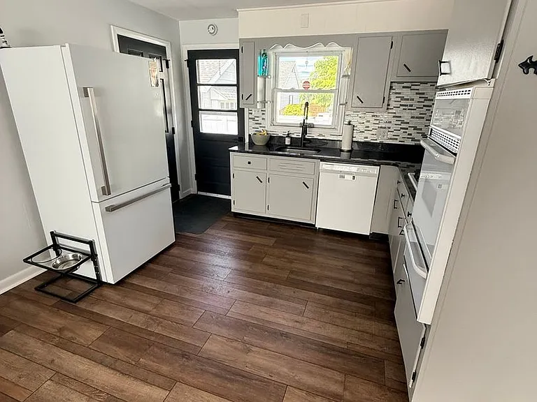 1530 Cottage Ave — Photo 5