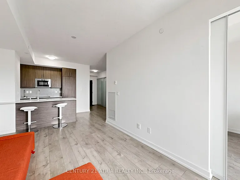 297 College St #910 — Photo 15