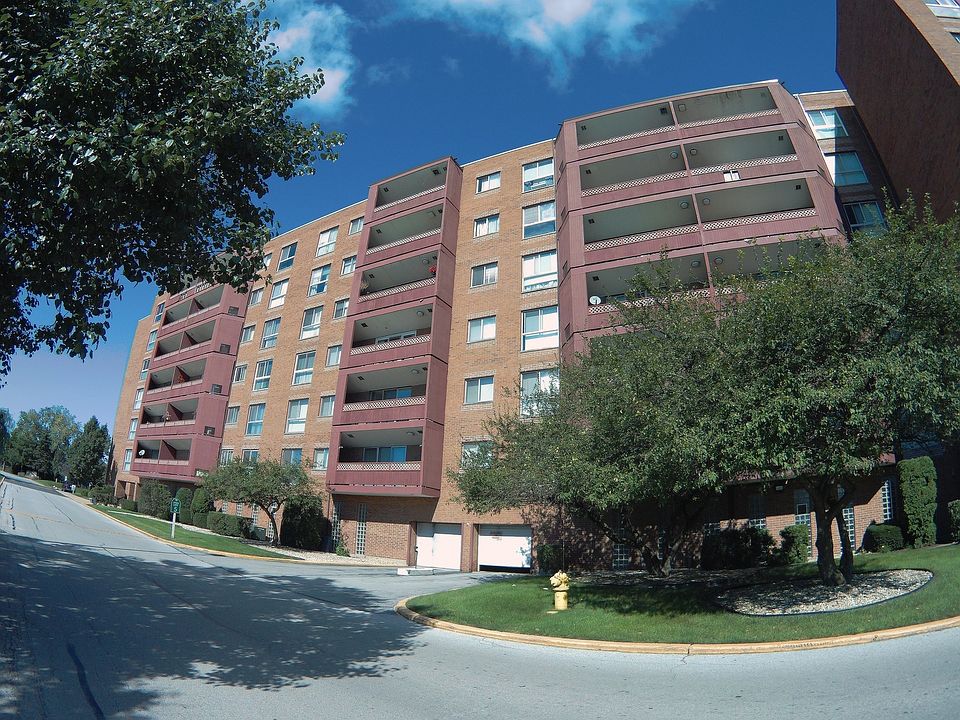 1st image of 100 Park Ave APT 305