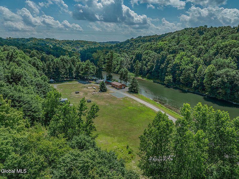 3rd image of 213 Fiddlers Elbow Road