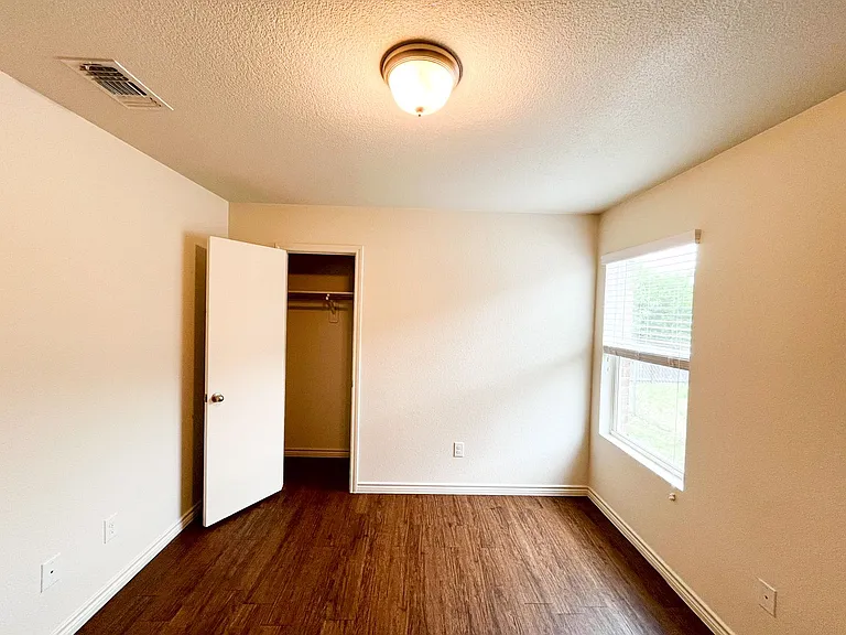 1515 Justin Loop — Photo 27