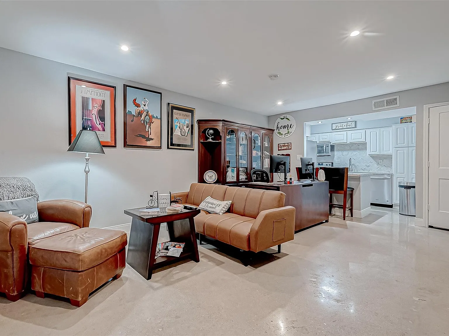 2 bed, 820 sqft, $1,800 — Photo 4