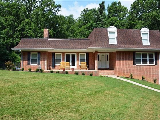 1st image of 3509 Windsor Cir NE