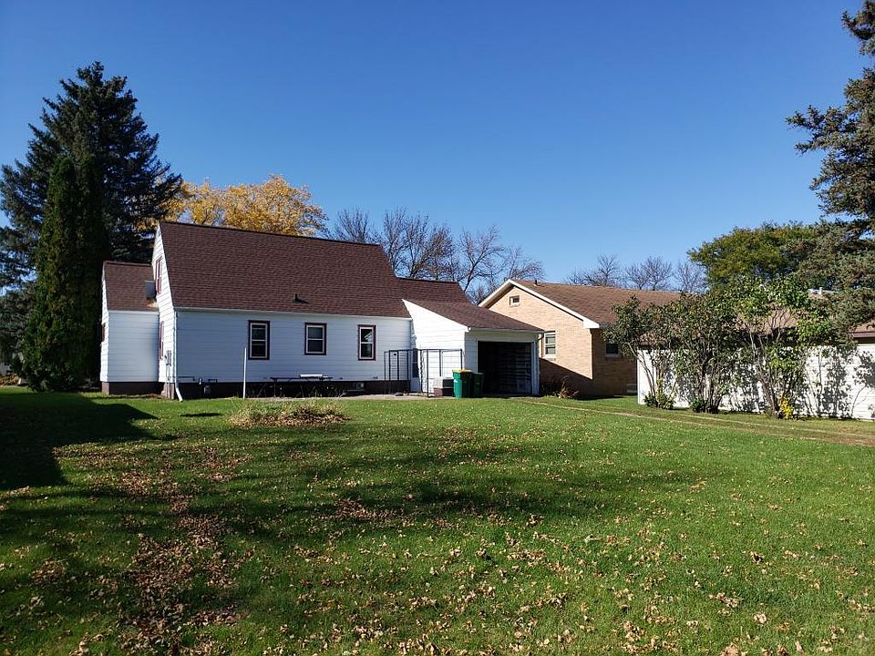 2nd image of 802 Brown St