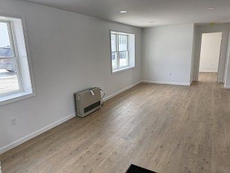 3rd image of 206 S Main St #3