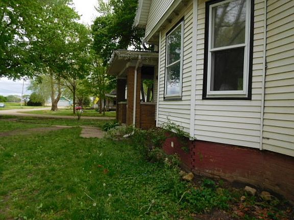 5th image of 300 W Linden St