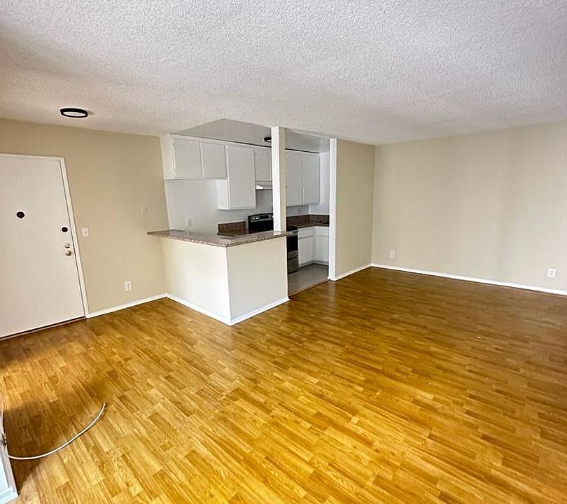1st image of 433 S Hobart Blvd APT 105