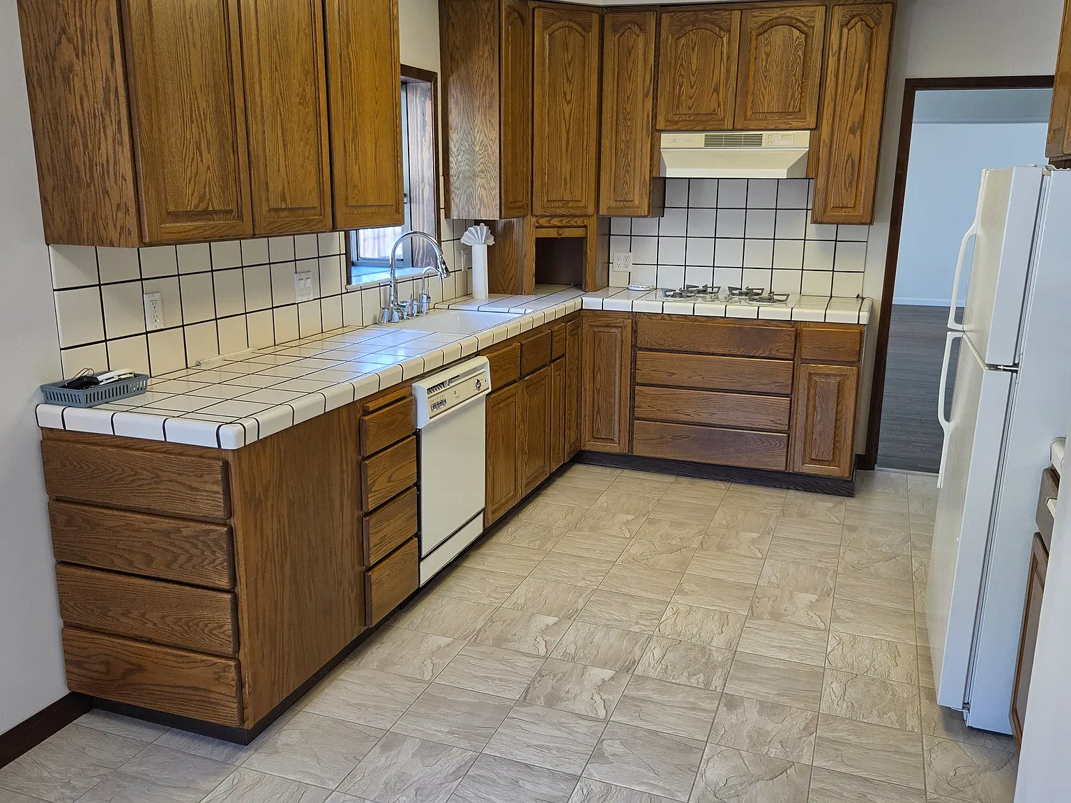 4 bed, 1970 sqft, $9,000 — Photo 3