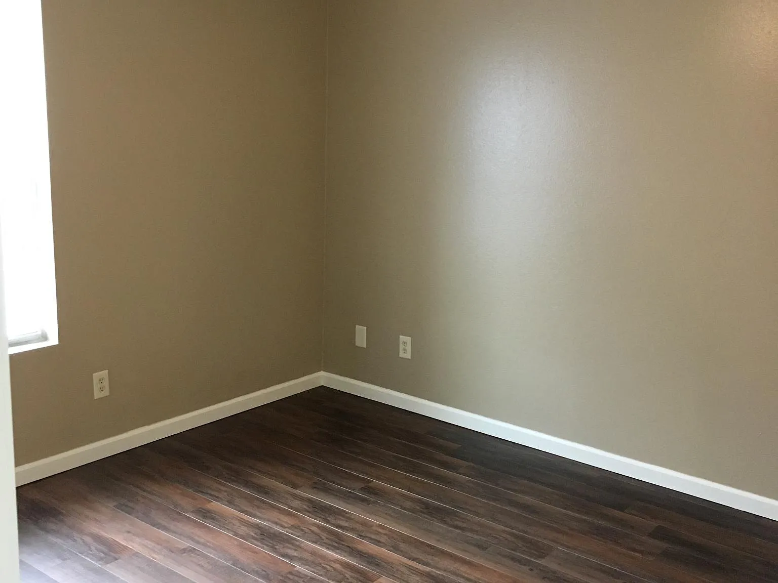 1120 Mace Rd — Photo 3
