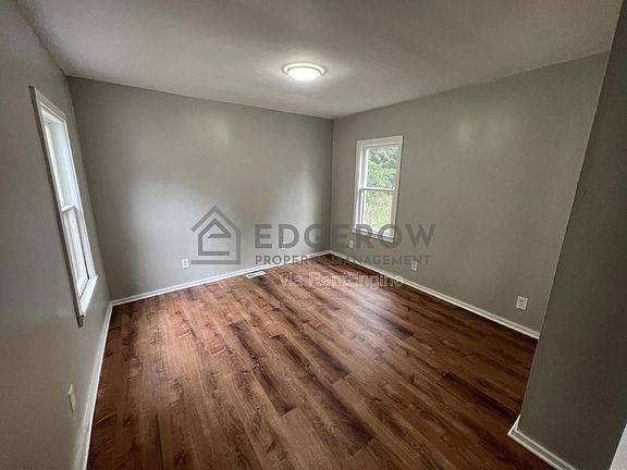 5th image of 298 McLaughlin Ave APT B