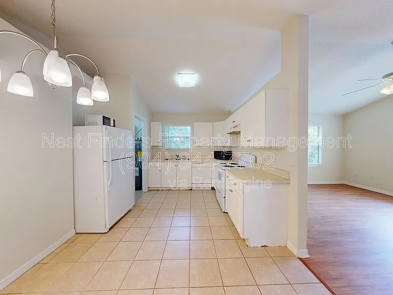 908 Helen St — Photo 12
