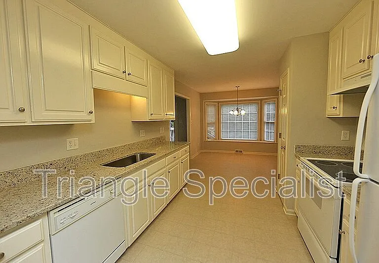6004 Sweden Dr — Photo 4