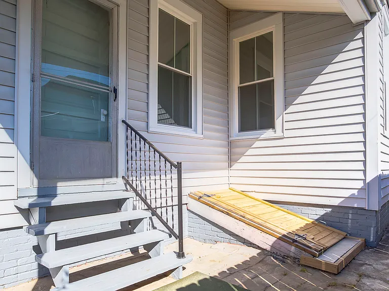 1909 Bonnycastle Ave — Photo 31