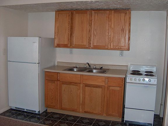 5th image of 639 N 7th St APT 1